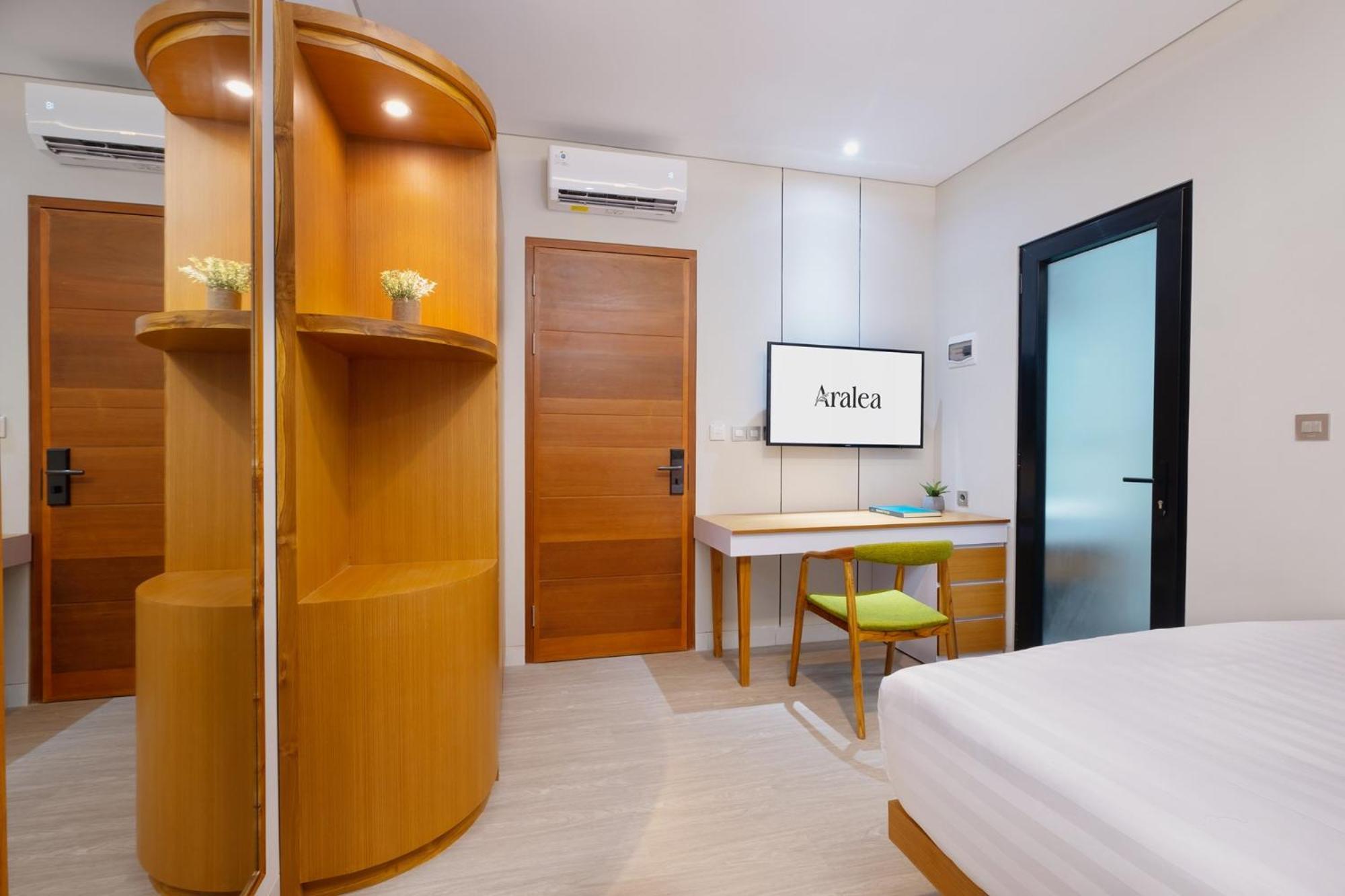 Superior Pool Side Room